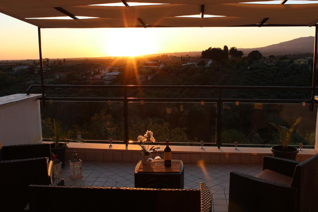 Ferienwohnung La Terrazza Sul Corso Giulianello Exterior foto